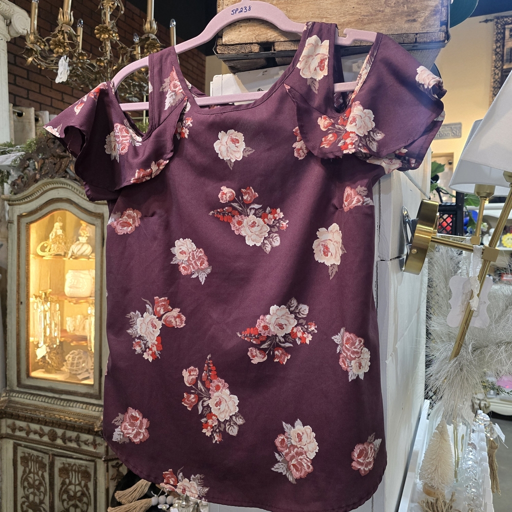 Live 4 Truth Size: S Floral Off-Shoulder Top